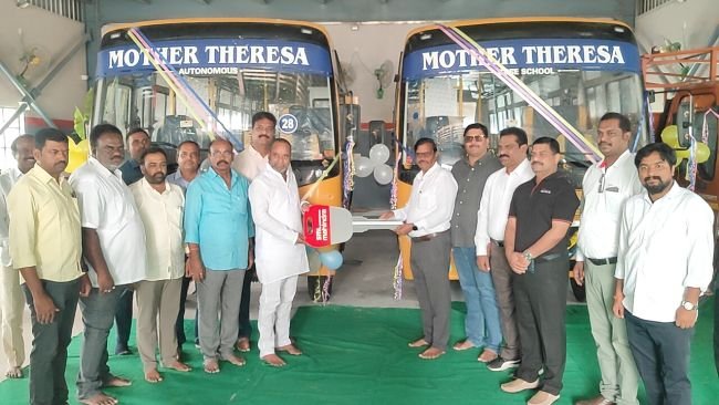 ఎమ్మెల్యే అమరనాథ రెడ్డి చేతుల మీదుగా శ్రీ వెంకటేశ్వర మోటార్స్ ప్రారంభం