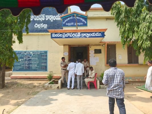 మీడియాకి అనుమతి లేదంటున్నా రిటర్నింగ్ అధికారి 