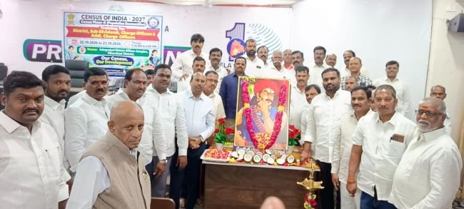 కలెక్టరేట్‌లో పండుగ సాయన్న జయంతి.. ఘనంగా నివాళులర్పించిన ఏఎంసీ చైర్మన్ శ్రీనివాస్ ముదిరాజ్