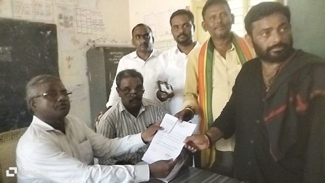 నామినేషన్ దాఖలు చేసిన ముప్పాళ్ళ వెంకటేశ్వర్లు 