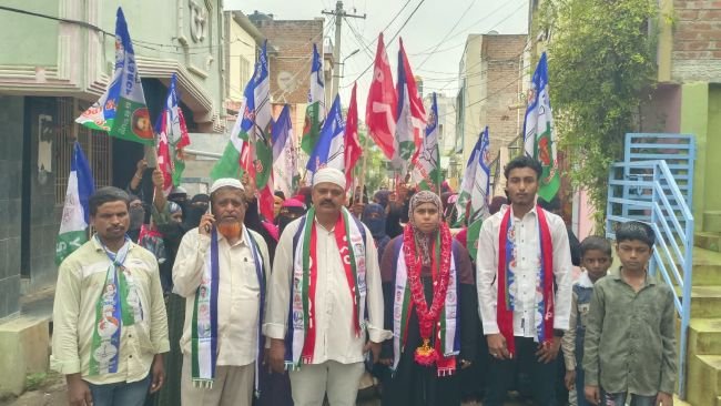 37వ వార్డు సిపిఐ అభ్యర్థి ఎస్.కె సబిహా ఇంటింటా ప్రచారం