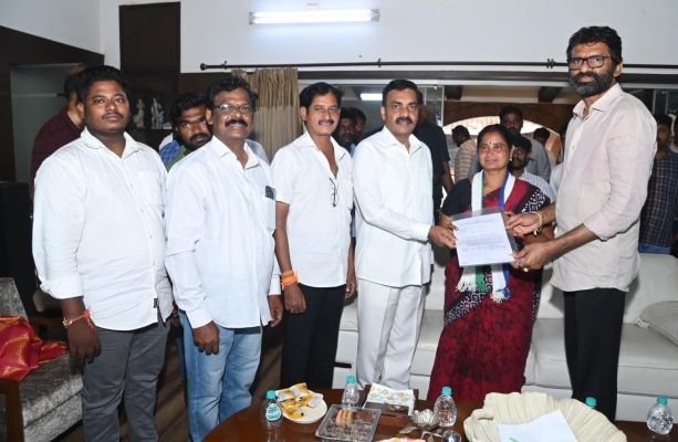 బిజెపిని వీడి వైఎస్ఆర్ కాంగ్రెస్ పార్టీలో చేరిన పైడిమాని సుజనా దంపతులు