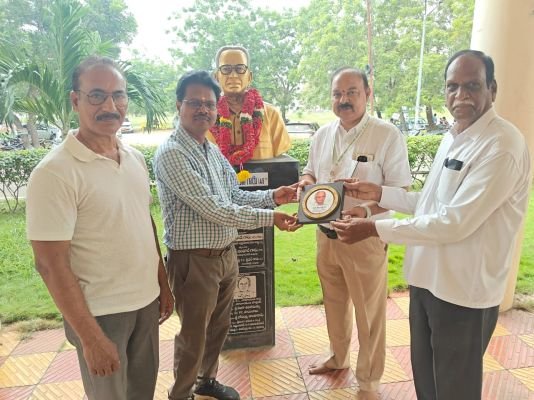 నిరాడంబరతకు నిలువెత్తు రూపం ఎస్‌ఆర్‌ శంకరన్‌