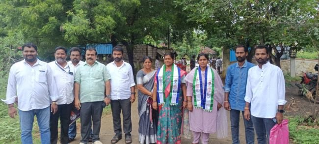 సంగం బిట్ 3నామినేషన్ల దాఖలుకు వైఎస్సార్‌సీపీ నేతలు