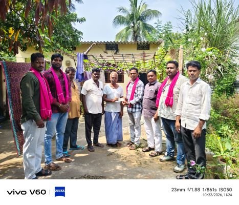 క్యాన్సర్ బాధితునికి బిఆర్ఎస్ యువజన విభాగం ఆర్థిక సాయం