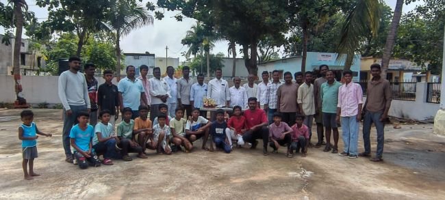 విజేతలకు బహుమతుల పంపిణీ