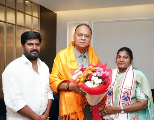 21వ డివిజన్‌లో ఎన్నికల ప్రచారం – గౌరవ నాయకులు శ్రీ వేమిరెడ్డి ప్రభాకర్ రెడ్డి పర్యటన