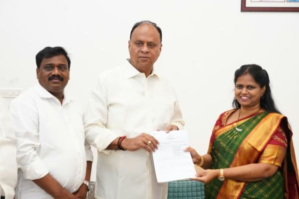 ప్రజాసేవే లక్ష్యంగా రాజకీయ ప్రస్థానం.. పెద్దల ఆశీస్సులతో ముందడుగు