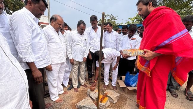  గ్రామపంచాయతీ భవనానికి భూమిపూజ