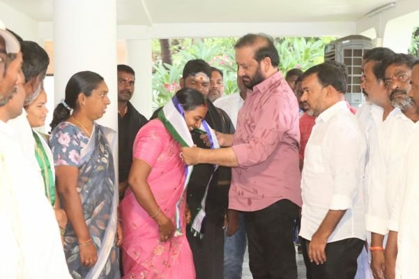 అభ్యర్థిని ప్రకటించిన మాజీ మంత్రి నల్లపరెడ్డి ప్రసన్నకుమార్ రెడ్డి