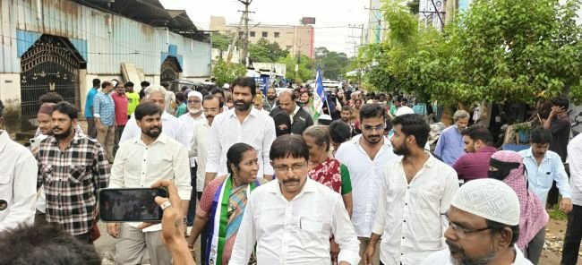 ప్రచార కార్యక్రమంలో అడుగడుగునా వైసిపికి బ్రహ్మరథం పట్టిన ప్రజలు...