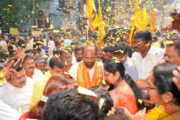 ప్రచారంలో రాధా దూకుడు 