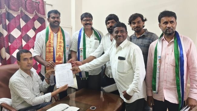 తాటిపర్తి బిట్‌-1 ఎంపీటీసీ అభ్యర్థిగా ఉయ్యాల ప్రతాప్‌రెడ్డి నామినేషన్