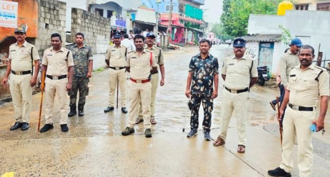 ఆత్మకూరులో పటిష్టమైన బందోబస్తుతో నామినేషన్ల ప్రక్రియ- ఎస్సై జంపానీ కుమార్