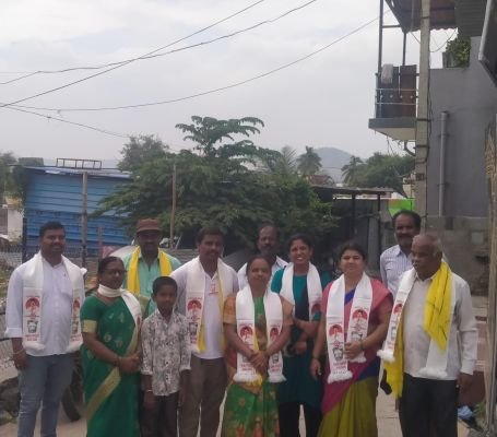 16వ వార్డులో కూటమి అభ్యర్థి మాధవి ఎన్నికల ప్రచారం.