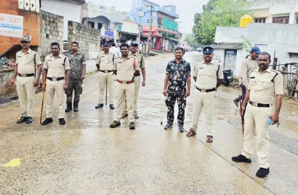 ఆత్మకూరులో పూర్తిస్థాయి బందోబస్తుతో నామినేషన్ల ప్రక్రియ -- ఎస్సై జంపానీ కుమార్