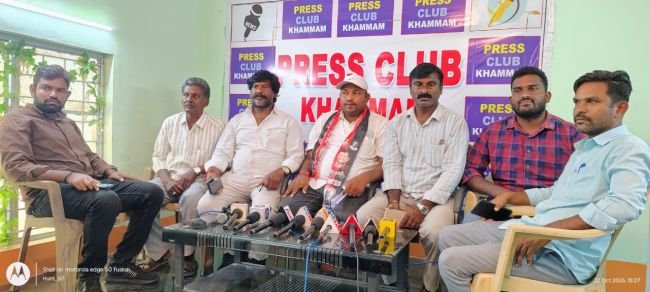 బీసీలకు గవర్నర్ కోటాలో ఎమ్మెల్సీ పదవి ఇవ్వాలి   -- తెలంగాణ బీసీ సంక్షేమ సంఘం ఏకగ్రీవ తీర్మానం.. విలేకరుల సమావేశంలో తెలంగాణ బీసీ సంక్షేమ సంఘం ఉమ్మడి జిల్లా అధ్యక్షులు పొదిల సతీష్ యాదవ్  ఉమ్మడి జిల్లా ప్రధాన కార్యదర్శి యలమందల జగదీష్