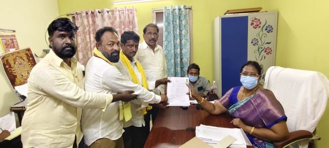 కన్నెవీడు ఎంపీటీసీ అభ్యర్థిగా బాణావత్ బుజ్జిబాబు నామినేషన్