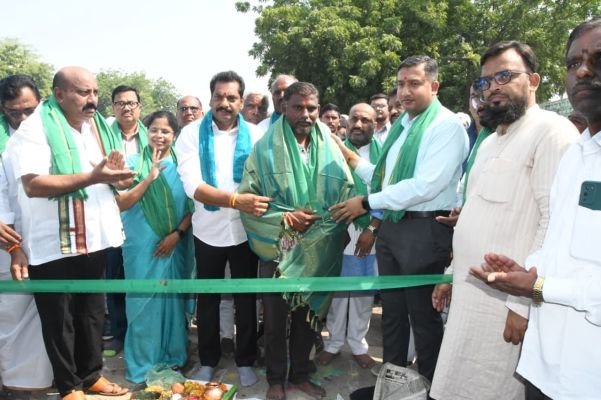 ఎలాంటి ఇబ్బందులు లేకుండా పత్తి కొనుగోళ్లు - కలెక్టర్ రాజర్షి షా