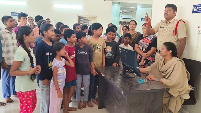 మణుగూరులో ఓపెన్ హౌస్..పోలీసు స్టేషన్ పనితీరును వివరించిన సి ఐ నాగబాబు