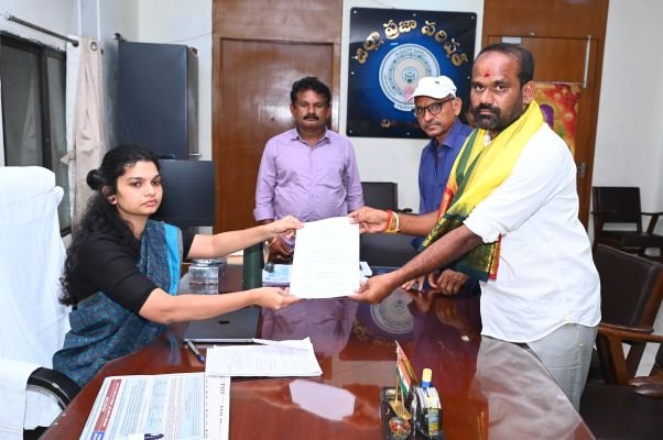*ఆనందపురం జెడ్పీటీసీ స్థానానికి టీడీపీ అభ్యర్థిగా బాలి రాంబాబు నాయుడు నామినేషన్