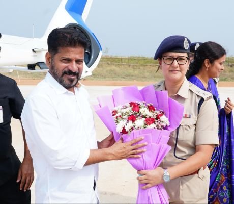 ముఖ్యమంత్రి రేవంత్ రెడ్డికి ఎస్పీ స్నేహ మెహ్రా ఘన స్వాగతం