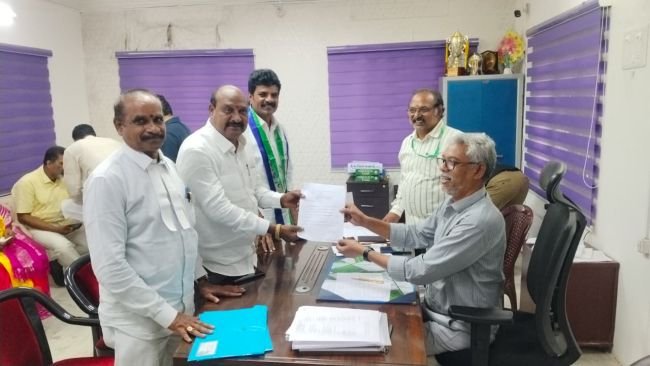 బొబ్బిలి మండలం వైఎస్సార్ సీపీ జెడ్పీటీసీ అభ్యర్థి గా వేణు గోపాల్ నాయుడు