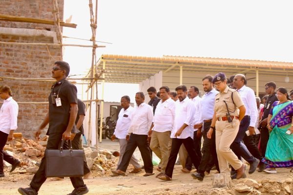 సీఎం కొడంగల్ పర్యటన బందోబస్తు విజయవంతం.. పోలీస్ అధికారులకు, సిబ్బందికి ఎస్పీ స్నేహ మెహ్రా అభినందనలు