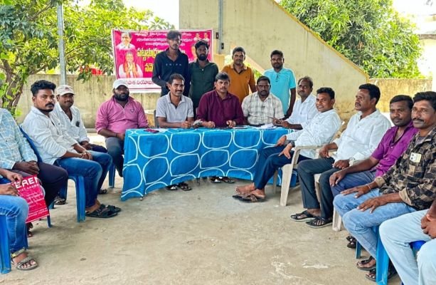 రామానుజవరంలో ఓటరు నమోదు ప్రక్రియను పరిశీలించిన రేగా కాంతారావు