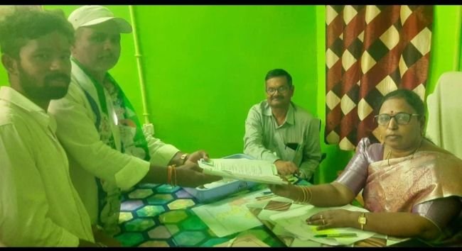 గరుగుబిల్లి ఎంపిటిసి అభ్యర్థిగా నామినేషన్ దాఖలు చేసిన తెర్లి