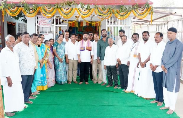 కొడంగల్ వెంకన్న ఆలయానికి మహర్దశ.. పునర్నిర్మాణ పనుల పరిశీలనతో పాటు ప్రజలతో సీఎం రేవంత్ రెడ్డి ఆత్మీయ కలయిక