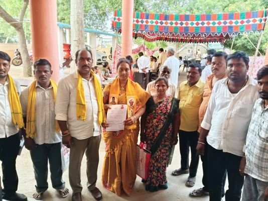 వత్సవాయిలో రెండో రోజు భారీగా నామినేషన్లు  గురువారం ఒక్కరోజే 45 నామినేషన్లు.