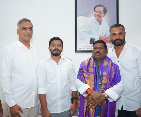 మాజీ మంత్రి హరీశ్‌రావును కలిసిన మాద్రి పృథ్వీరాజ్‌