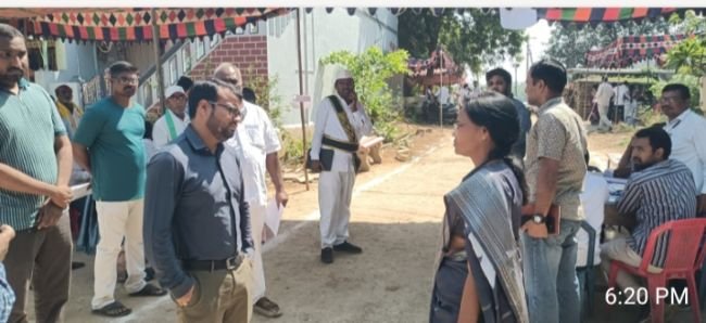 నామినేషన్ కేంద్రంలో మీడియా పాయింట్ ఏర్పాటు చేయండి