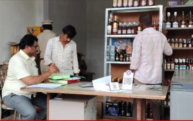 మద్యం దుకాణాల తనిఖీ