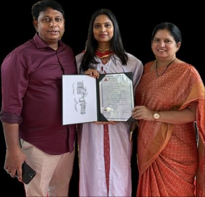 -వైద్య రంగంలో మరో మైలురాయి.. డాక్టర్ కాపా లోహితకు ఎం.ఎస్. పట్టా  --వైరా వైద్య దంపతులు డాక్టర్ మురళీకృష్ణ, డాక్టర్ చంద్రకళ కుమార్తెకు అభినందనల వెల్లువ