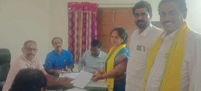 ఆత్రేయపురం మండలంలో 44 నామినేషన్లు