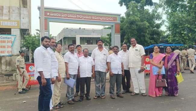 ఆత్రేయపురం మండలం వైఎస్ఆర్సిపి జెడ్పిటిసి అభ్యర్థిగా కప్పల శ్రీధర్ నామినేషన్