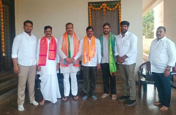 *సెట్విన్ చైర్మన్ శ్రీధర్ రెడ్డిని కలిసి దసరా శుభాకాంక్షలు తెలిపిన  కాంగ్రెస్ పార్టీ  కోహిర్ మండల సర్పంచుల ఫోరం అధ్యక్షుడు అశోక్*