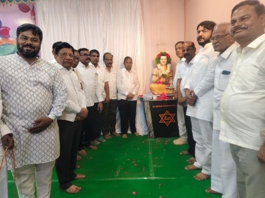 *లింగాయత్ సమాజ్ ఆత్మీయ సమ్మేళనంలో పాల్గొన్న ఎమ్మెల్యే మాణిక్ రావు గారు, మాజీ డీసీఎంఎస్ చైర్మన్ శివకుమార్ గారు*