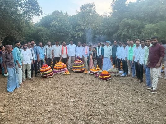 మ‌ల్లారెడ్డిపేటలో ఘ‌నంగా బ‌తుక‌మ్మ వేడుక‌లు