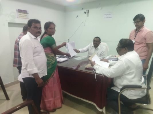 వైయస్సార్ పార్టీ పేటేరు ఎంపీటీసీగా రెబ్బ నాగమణి నామినేషన్