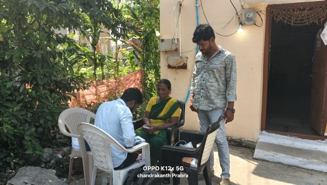 రజకపల్లిలో లేబర్ కార్డుదారులకు వైద్య పరీక్షలు