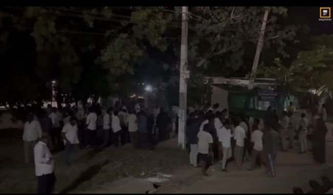 నకరికల్లులో నామినేషన్లపై వివాదం.. అధికారులతో నేతల వాగ్వాదం