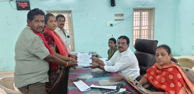 ఎంపిటిసి స్థానాలకు  40 నామినేషన్లు.. రాత్రి వరకు కొనసాగిన నామినేషన్ ప్రక్రియ... 
