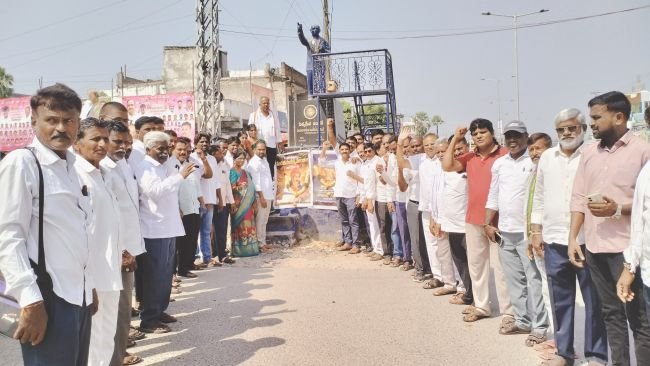 మహనీయుల ఆశయాలే యువతకు ఆదర్శం