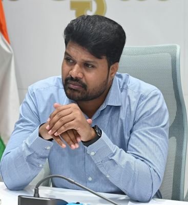 పాడి రైతులకు తక్కువ ధరకు పశుదాణా..   నెలకు 300 టన్నుల సరఫరాకు కలెక్టర్ కసరత్తు.