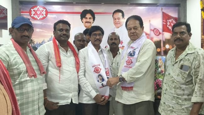 వైసీపీ నుండి జనసేన లోనికి భారీగా చేరికలు