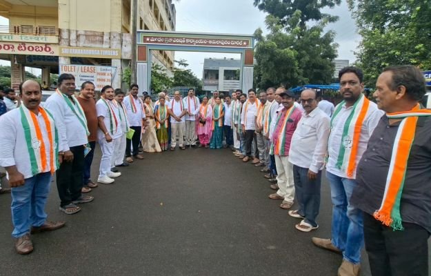 జిల్లాలో జడ్పీటీసీ అన్ని స్థానాలకు పోటీ చేస్తున్న కాంగ్రెస్ పార్టీ...