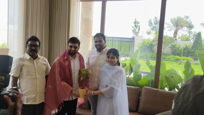 ఎంపీ పుట్టా మహేష్ కుమార్ తో మాగంటి బాబు, చింతమనేని నవ్యశ్రీ భేటీ.